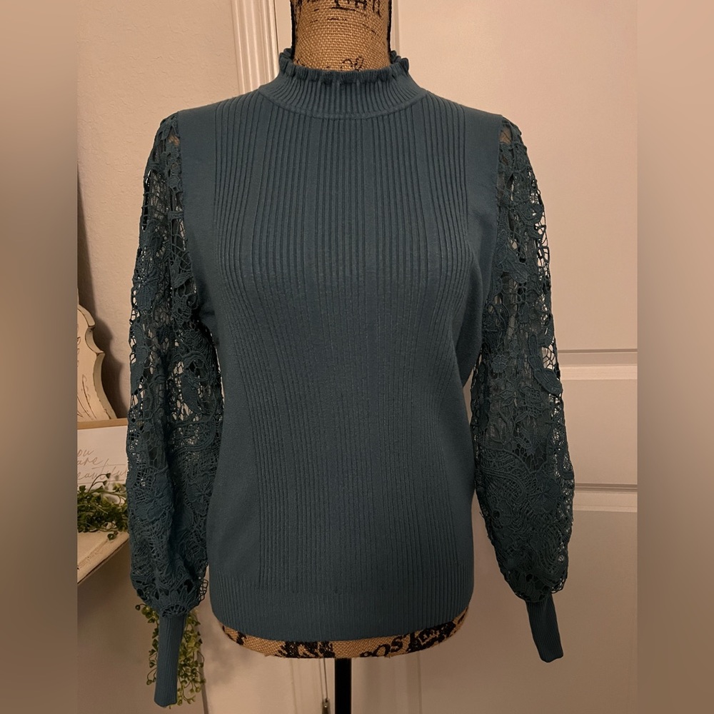 Lace Sleeved Sweater✨